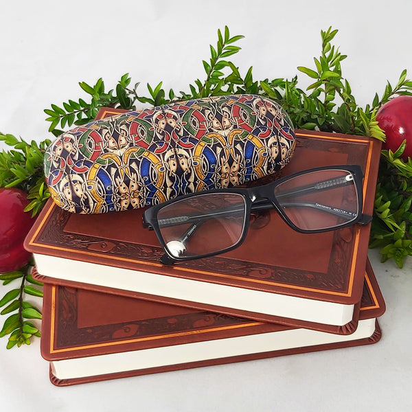 CGL05 - Celtic Stone Pattern Glasses Case