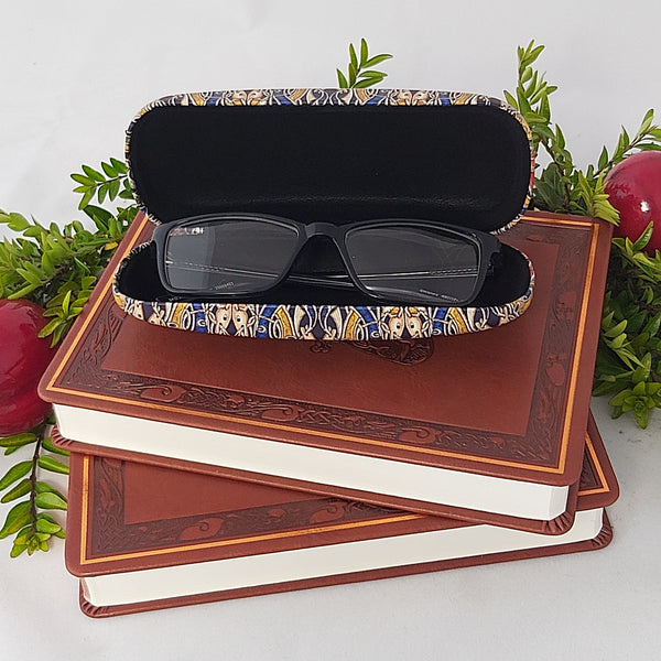 CGL05 - Celtic Stone Pattern Glasses Case